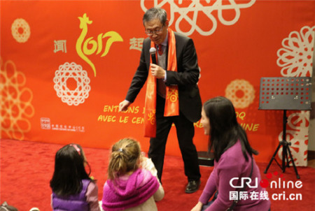 眾多法國(guó)小朋友積極參與互動(dòng)游戲 眾多法國(guó)小朋友積極參與互動(dòng)游戲