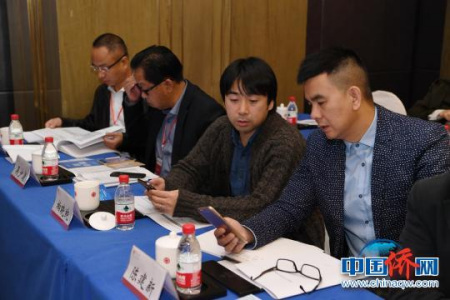海外華助中心代表討論“僑寶”移動客戶端 海外華助中心代表討論“僑寶”移動客戶端
