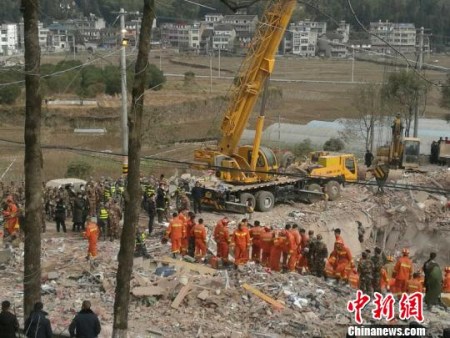 浙江文成民房坍塌現場?！⌒烀?攝