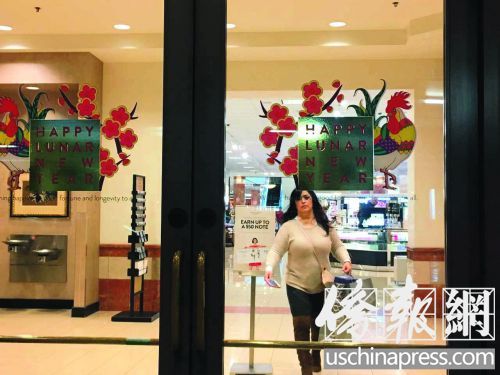 南加州的許多商家都為慶賀中國新年精心準(zhǔn)備了一番。(美國《僑報(bào)》/聶達(dá) 攝)