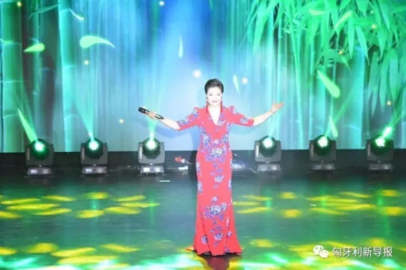 《瀏陽河》，王麗達演唱。（匈牙利《新導報》）