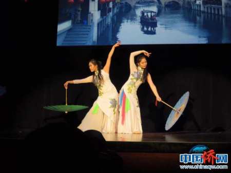 近日，由中國國務(wù)院僑務(wù)辦公室總策劃,中國駐法蘭克?？傤I(lǐng)館支持,法蘭克福華星藝術(shù)團舉辦的“文化中國·華星閃耀2017 春節(jié)晚會”在法蘭克福周邊的小城哈瑙舉行。圖為節(jié)目《江南隨想》。法蘭克福華星藝術(shù)團供圖