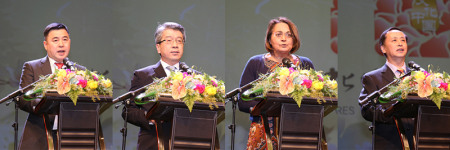 圖中從左至右依次為：米蘭華僑華人工商會會長李秀桐致辭。中國駐米蘭總領(lǐng)館副總領(lǐng)事黃永躍致辭。米蘭市副市長Rozza致辭?！拔幕袊に暮Ｍ骸彼囆g(shù)團團長劉景智致辭。(圖片來源：歐洲時報記者夏曉彤 攝)