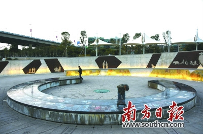 汕頭西堤公園建起僑批記憶廣場(chǎng)，每位僑批后人都會(huì)到這里參觀。陳楚紅 攝