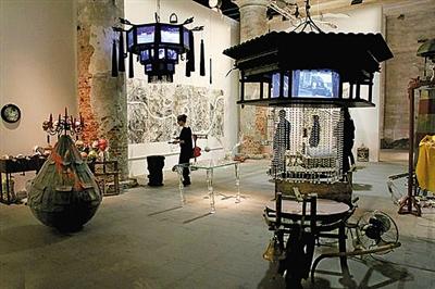 2015年威尼斯雙年展展出的邱志杰作品《上元燈彩》。