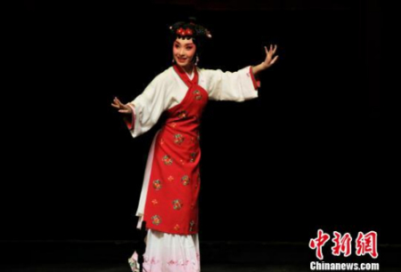 圖為重慶國家級非物質(zhì)文化遺產(chǎn)川劇表演。　受訪者供圖 攝
