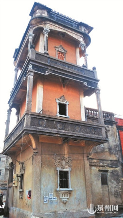 修養(yǎng)樓四面出規(guī)，形成“四面八柱”構(gòu)造，造型別具特色。