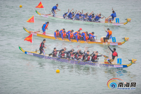 中華龍舟大賽海南萬(wàn)寧站現(xiàn)場(chǎng)。海報(bào)集團(tuán)全媒體中心記者 袁琛 攝