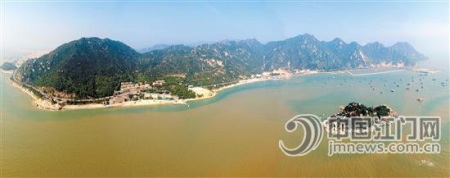 古舟島就在海角城對(duì)出的海面上，離岸直線距離約900米。司徒俊杰/攝