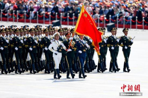 資料圖 三軍儀仗隊方隊接受檢閱。 <a target='_blank' >中新社</a>記者 杜洋 攝