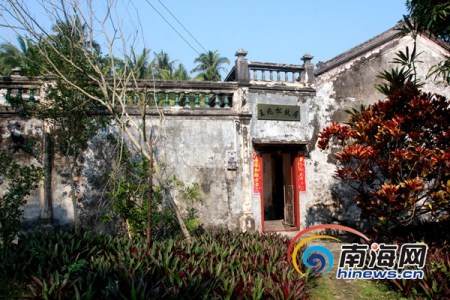 “南洋文化之旅·感受文昌魅力”大型媒體采風(fēng)活動走進(jìn)文昌王兆松故居。 南海網(wǎng)記者陳望 攝