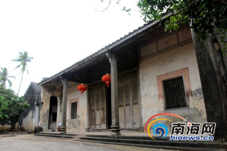 “南洋文化之旅·感受文昌魅力”大型媒體采風(fēng)活動(dòng)走進(jìn)文昌鋪前鎮(zhèn)林家大院。南海網(wǎng)記者陳望 攝