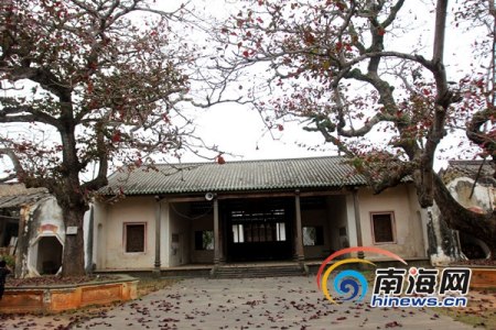 “南洋文化之旅·感受文昌魅力”大型媒體采風(fēng)活動(dòng)走進(jìn)文昌鋪前鎮(zhèn)溪北書院。南海網(wǎng)記者陳望 攝