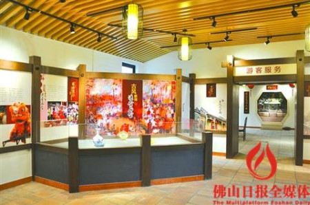在蘆苞鎮(zhèn)獨(dú)樹(shù)崗村的村史館，設(shè)有歷代鄉(xiāng)賢事跡展。
