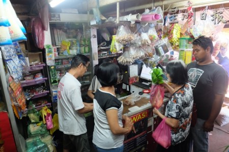 傳統(tǒng)雜貨店，賣的是人情味。（馬來(lái)西亞《星洲日?qǐng)?bào)》）