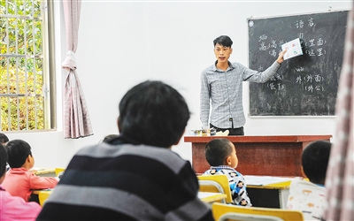 有一段日子，吳光明每天都要聽吳志平講課，遇到問題及時溝通。