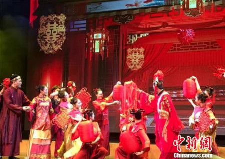 圖為《十里紅妝》表演 寧波市演藝集團(tuán)供圖 圖為《十里紅妝》表演 寧波市演藝集團(tuán)供圖