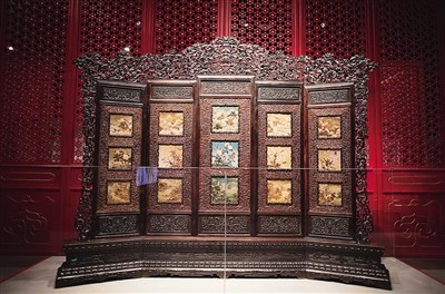 紫檀嵌白檀心玻璃畫圍屏。