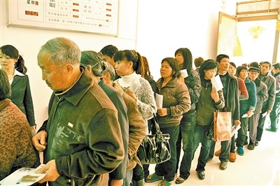 文成仰山是郵儲(chǔ)銀行設(shè)立的系統(tǒng)內(nèi)全省第一家空白鄉(xiāng)鎮(zhèn)金融服務(wù)點(diǎn)。