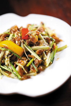 蕎菜炒小河蝦。