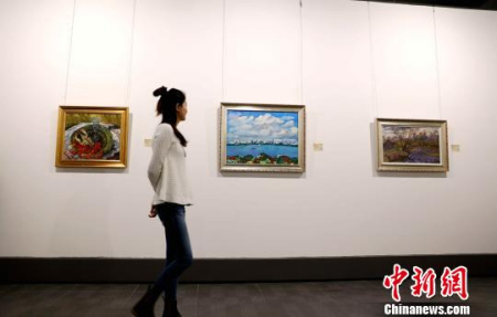 觀眾正在觀展 王舒 攝 觀眾正在觀展 王舒 攝