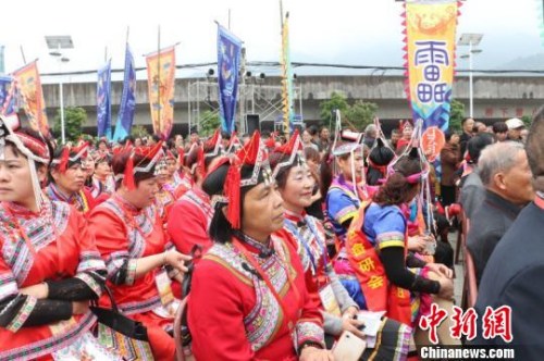 浙江蓮都畬家嘉年華歡鬧三月三 蓮都區(qū)委宣傳部 攝 浙江蓮都畬家嘉年華歡鬧三月三 蓮都區(qū)委宣傳部 攝
