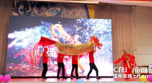 中國(guó)學(xué)生的《舞龍》節(jié)目 中國(guó)學(xué)生的《舞龍》節(jié)目