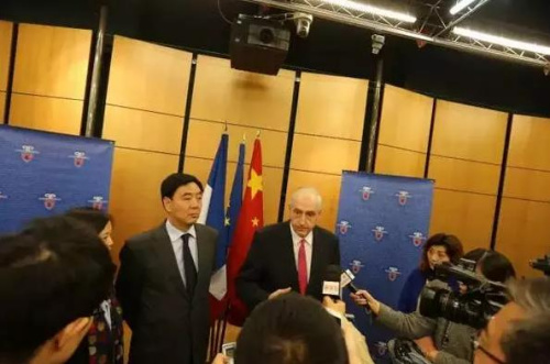 翟雋大使、卡多局長會見記者。(法國《歐洲時報(bào)》)