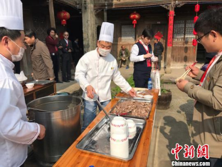 原汁原味的浦江美食——牛清湯 奚金燕 攝 原汁原味的浦江美食——牛清湯 奚金燕 攝