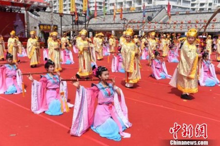 廣東惠東巽寮第六屆媽祖文化旅游節(jié)民俗表演。　黃少卿　攝