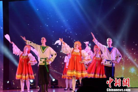 “2017小江南之春”中俄民族音樂會現(xiàn)場 訾立民 攝 “2017小江南之春”中俄民族音樂會現(xiàn)場 訾立民 攝