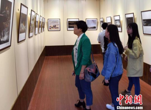 此次影展分兩個專題，為《桃花盛開的地方》和《哈薩克的生命之歌》，分別展示了西藏的林芝、昌都之美和新疆哈薩克族牧民轉(zhuǎn)場的壯觀場景?！⒖筛?攝