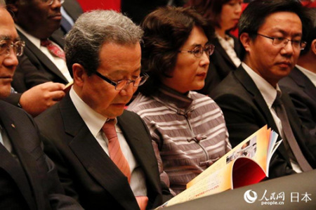 中國(guó)駐日大使程永華及夫人汪婉參贊觀看了演出(攝影:許永新) 中國(guó)駐日大使程永華及夫人汪婉參贊觀看了演出(攝影:許永新)