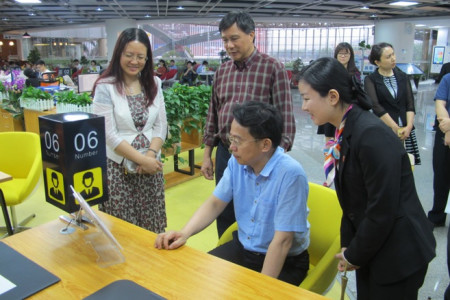 馮廣俊主任考察市政務中心琶洲分中心。