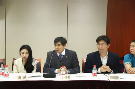 青年總會(huì)成員發(fā)言。