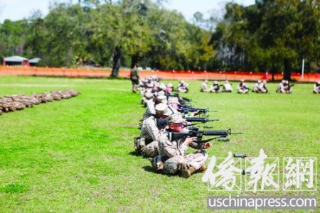 在訓練中的亞裔士兵。（美國《僑報》/陳沉 攝）