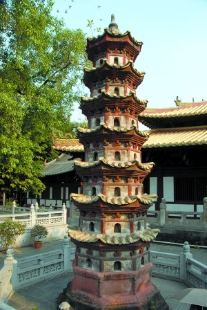 光孝寺內(nèi)的瘞發(fā)塔。