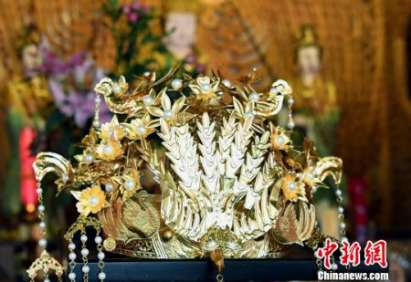 福州三坊七巷郎官巷天后宮舉行法會(huì)為媽祖軟身神像供奉鎏金鳳冠?！∮浾邉⒖筛?攝