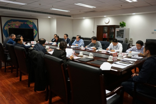 中央追逃辦組織各成員單位召開(kāi)案件協(xié)調(diào)會(huì)，協(xié)調(diào)解決追逃追贓過(guò)程中遇到的困難和問(wèn)題。