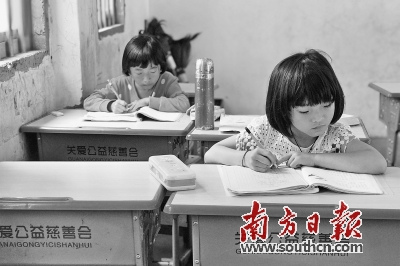山區(qū)教育資源匱乏，紅場(chǎng)希望小學(xué)僅有的13名老師中，有3名是支教老師。