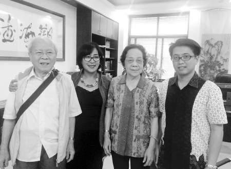 2015年6月，與印尼駐廣州總領(lǐng)事(左二)親切話語。