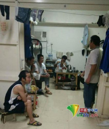 在迪拜，急需幫助的務(wù)工者。
