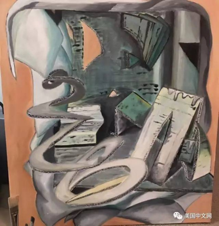 郭同學(xué)展示Xiaole的油畫作品。（美國(guó)中文網(wǎng)微信公眾號(hào)圖片）