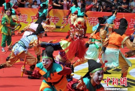5月7日，來(lái)自廣東的國(guó)家非物質(zhì)遺產(chǎn)英歌舞為保生大帝巡安助陣?！埍?攝