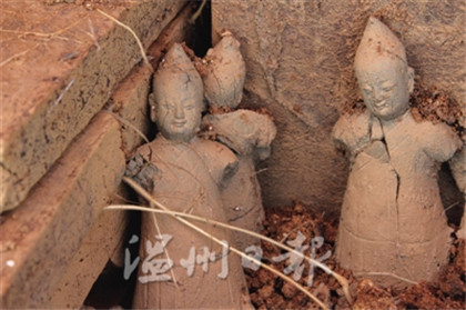 樂清峽門明墓出土的泥俑。