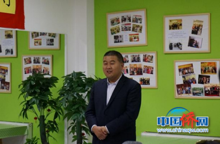 國務院僑辦宣傳司代表王培遠在座談會上講話。