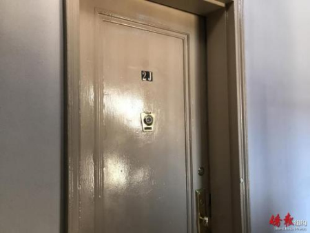 案發(fā)公寓房間。(美國《僑報》/陳辰 攝)