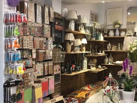 西班牙華人百元店（西班牙《歐華報》）