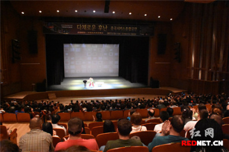 多彩湖南——中國雜技綜合演出在韓國群山藝術(shù)殿堂舉行。
