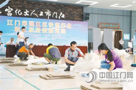 大家聚精會(huì)神，做好每一個(gè)細(xì)節(jié)。